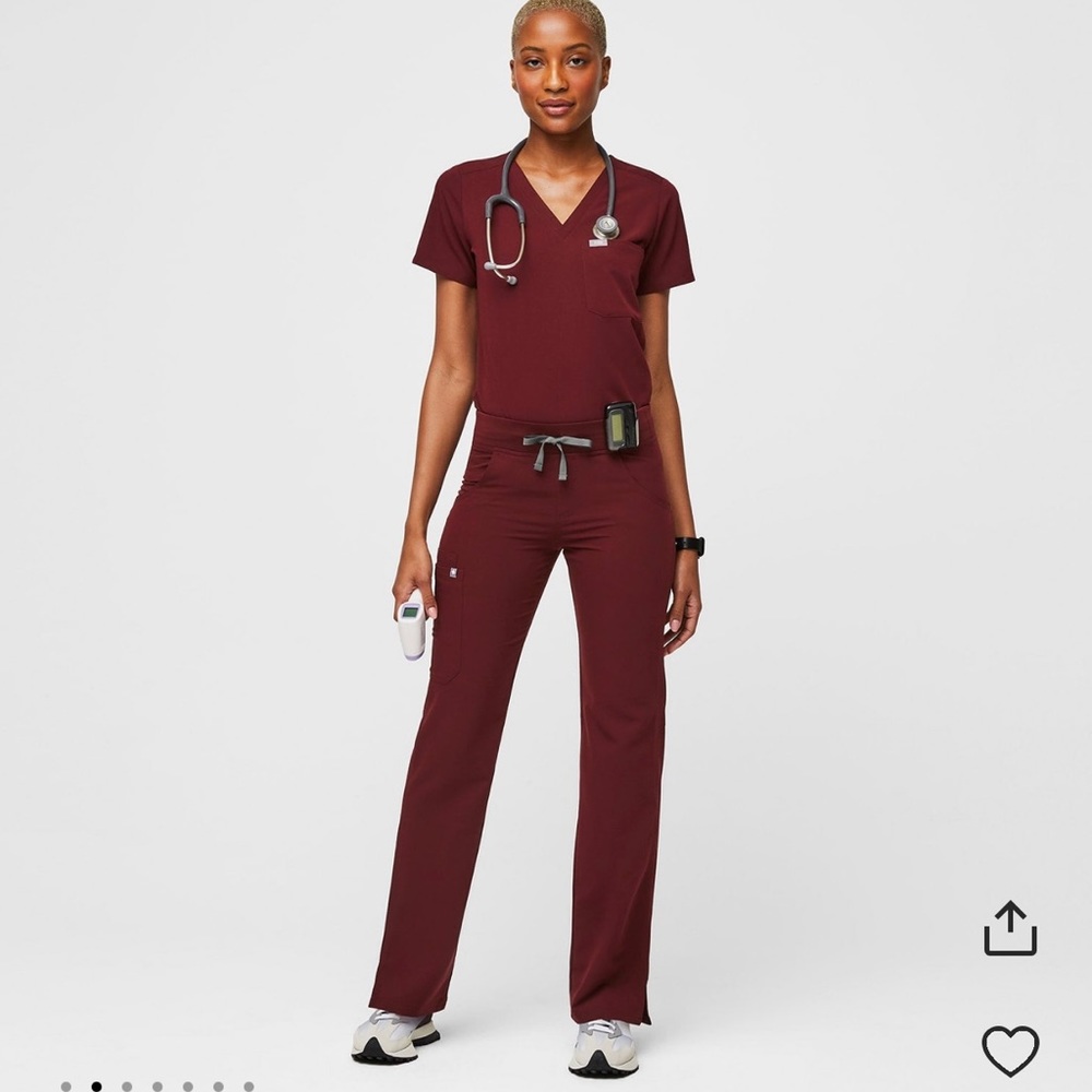 Figs Scrub Set Size Large! Catarina 1-pocket scrub top with Tall Kade Pants!